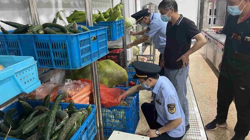 如何科学地对比每日坚果的热量呢？以下几种方法可供参考：